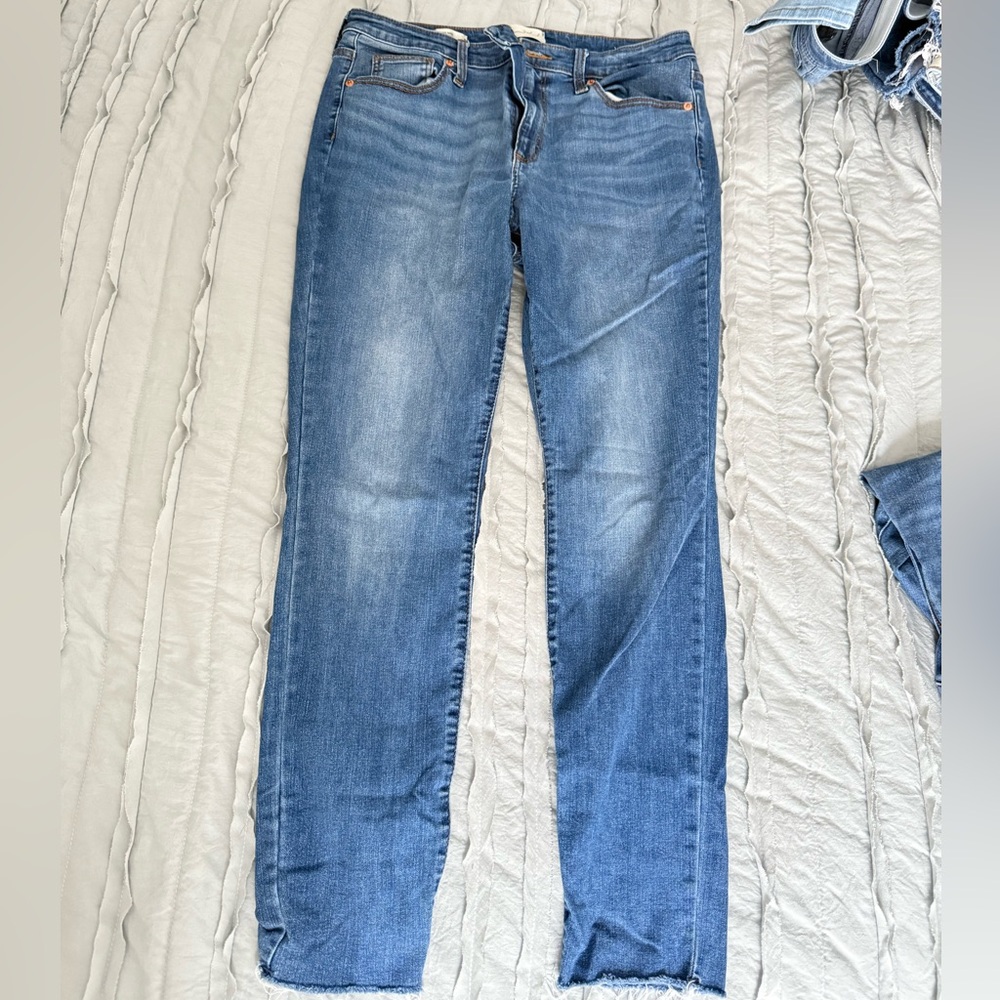 Universal Thread Women's Straight Leg Jeans in Blue
